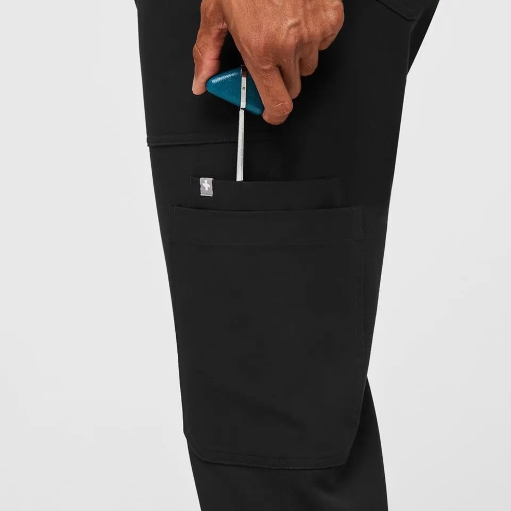 Like New Excellent Figs Mens Cairo Cargo Scrub Pants Black Size: Large - Picture 4 of 8